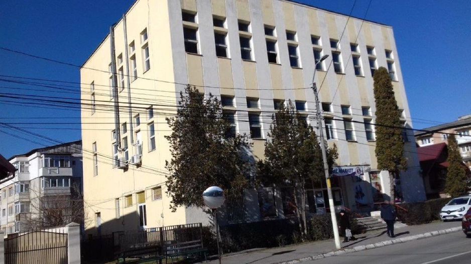 Spatiu comercial Pucioasa - Poză 1