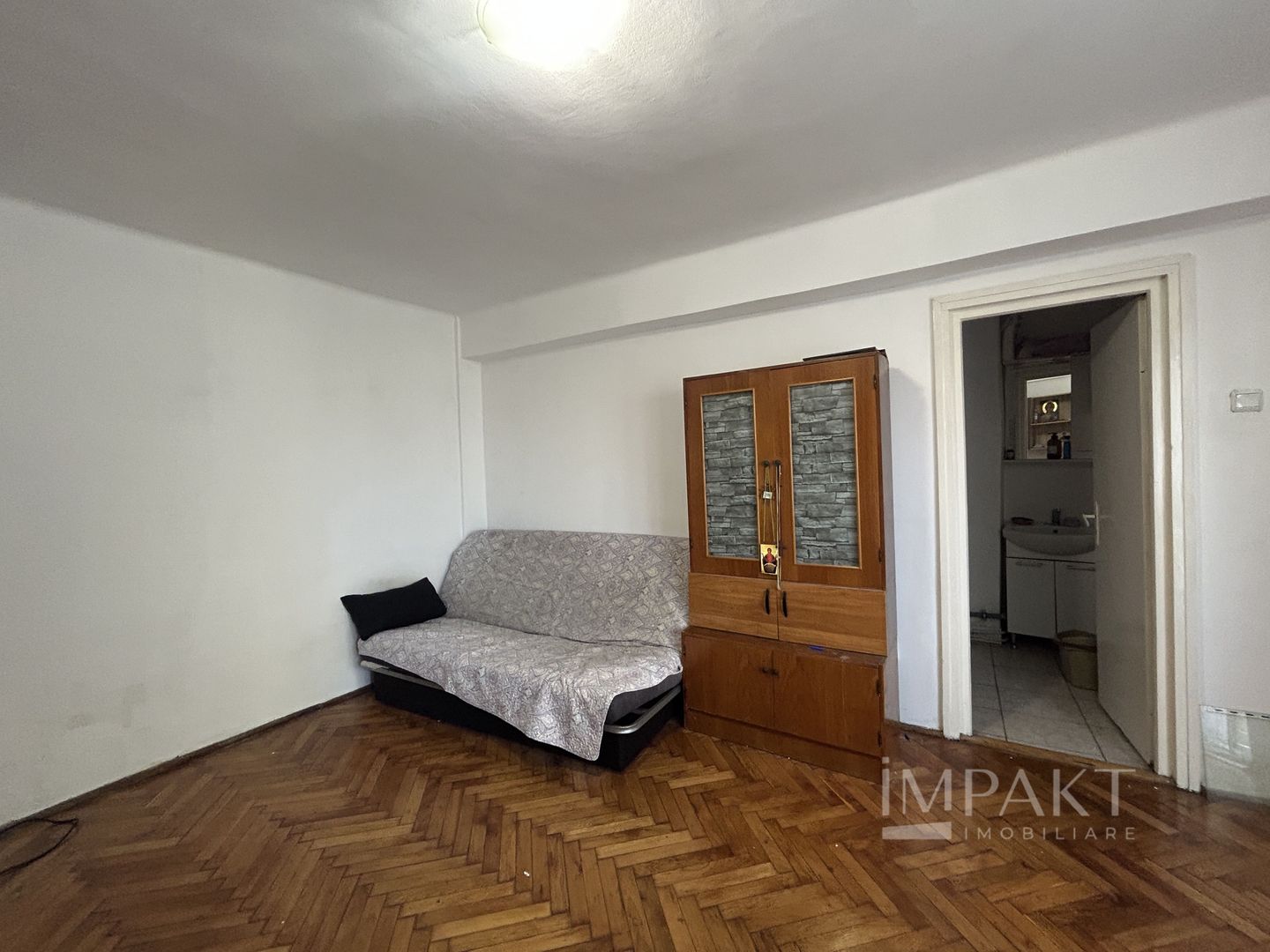 Vanzare apartament 2 camere semidecomandate zona Horea! - Poză 1