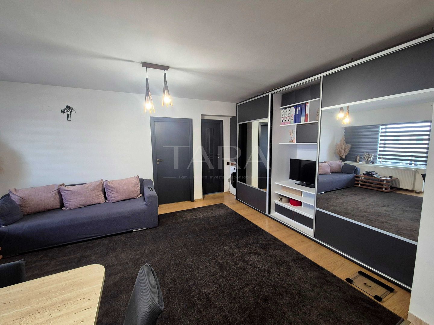 Apartament cu balcon de 6 m, parcare inclusă, zona ultracentrală. - Poză 1