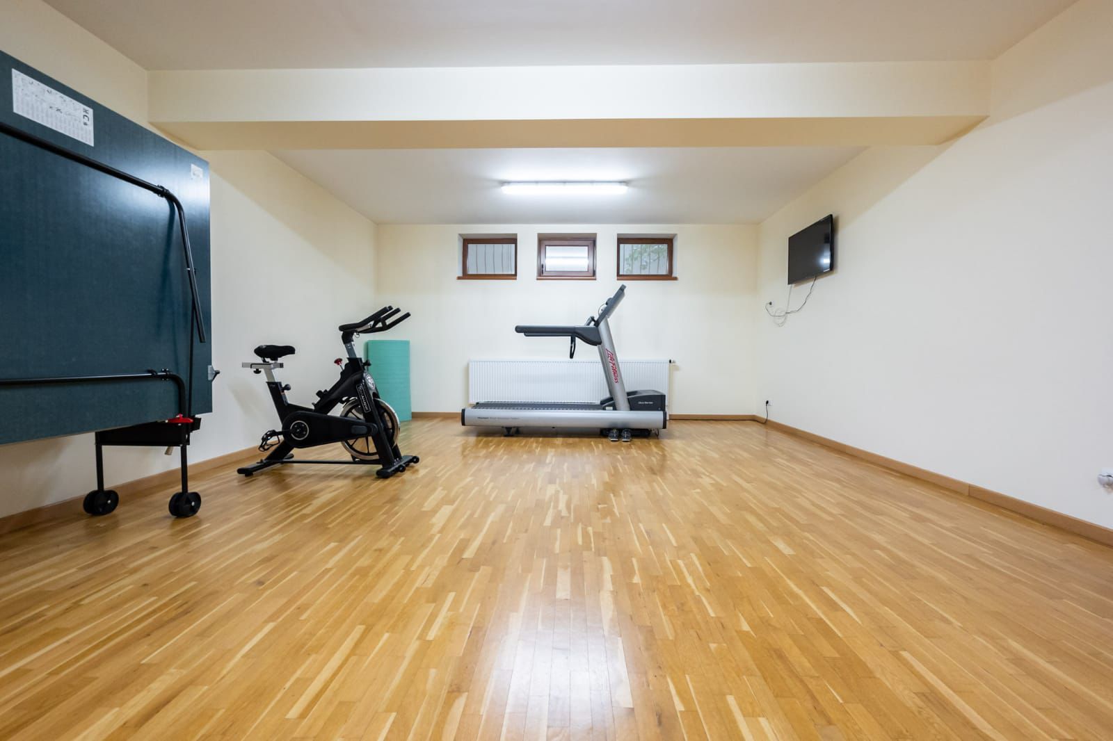 Vilă premium 11 camere | Dămăroaia | saună | fitness | teren 1.000mp - Poză 15