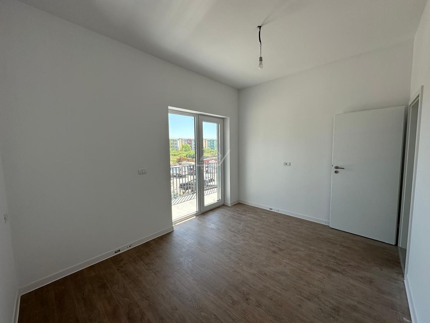 Bloc la asfalt. Gradina 15 mp. Loc de parcare. - Poză 4