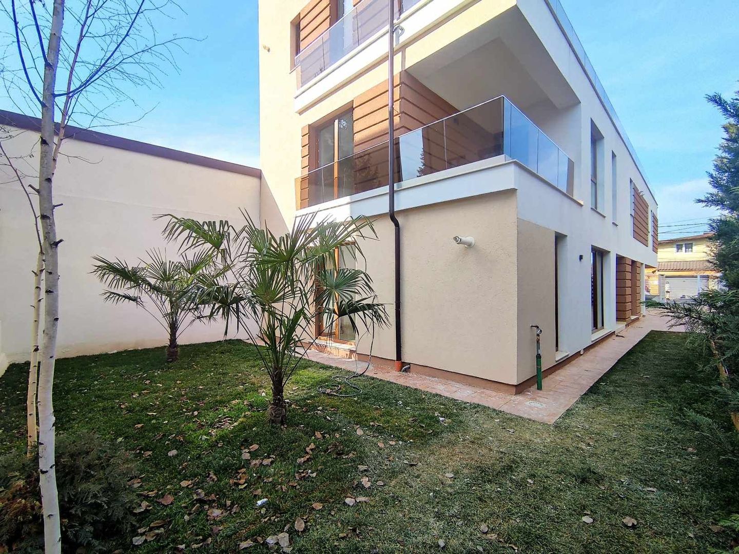 Vanzare apartament 3 camere cu gradina la 5 minute de metrou - Poză 1