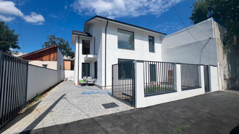Vila noua | 5 camere | 4 dormitoare | curte proprie - Poză 1