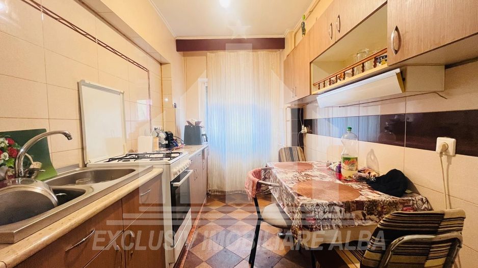 Apartament 2 camere, decomandat, etaj intermediar - Poză 1
