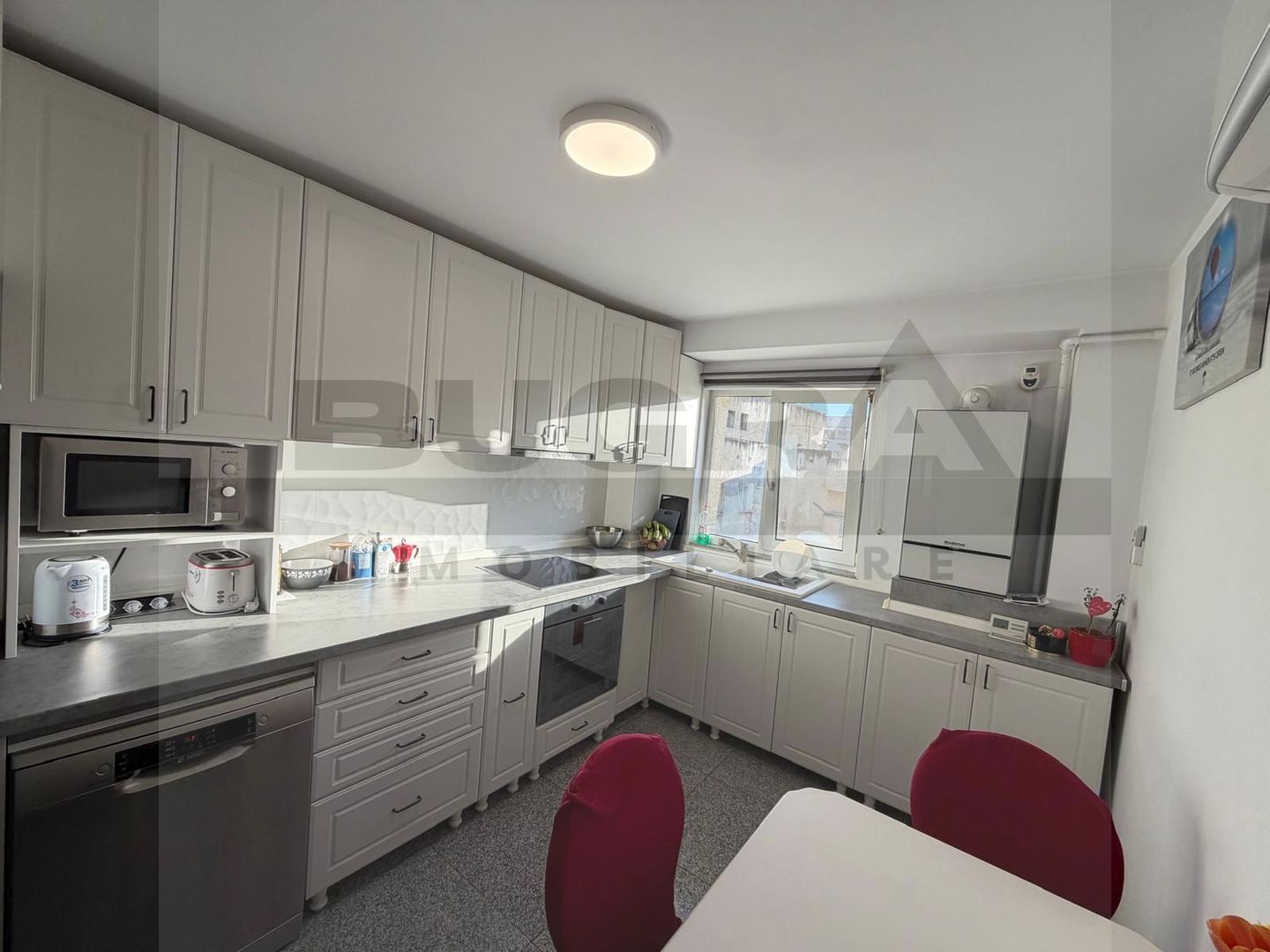 Apartament de 3 camere, decomandat, 70mp, parcare, zona Iulius Mall - Poză 2