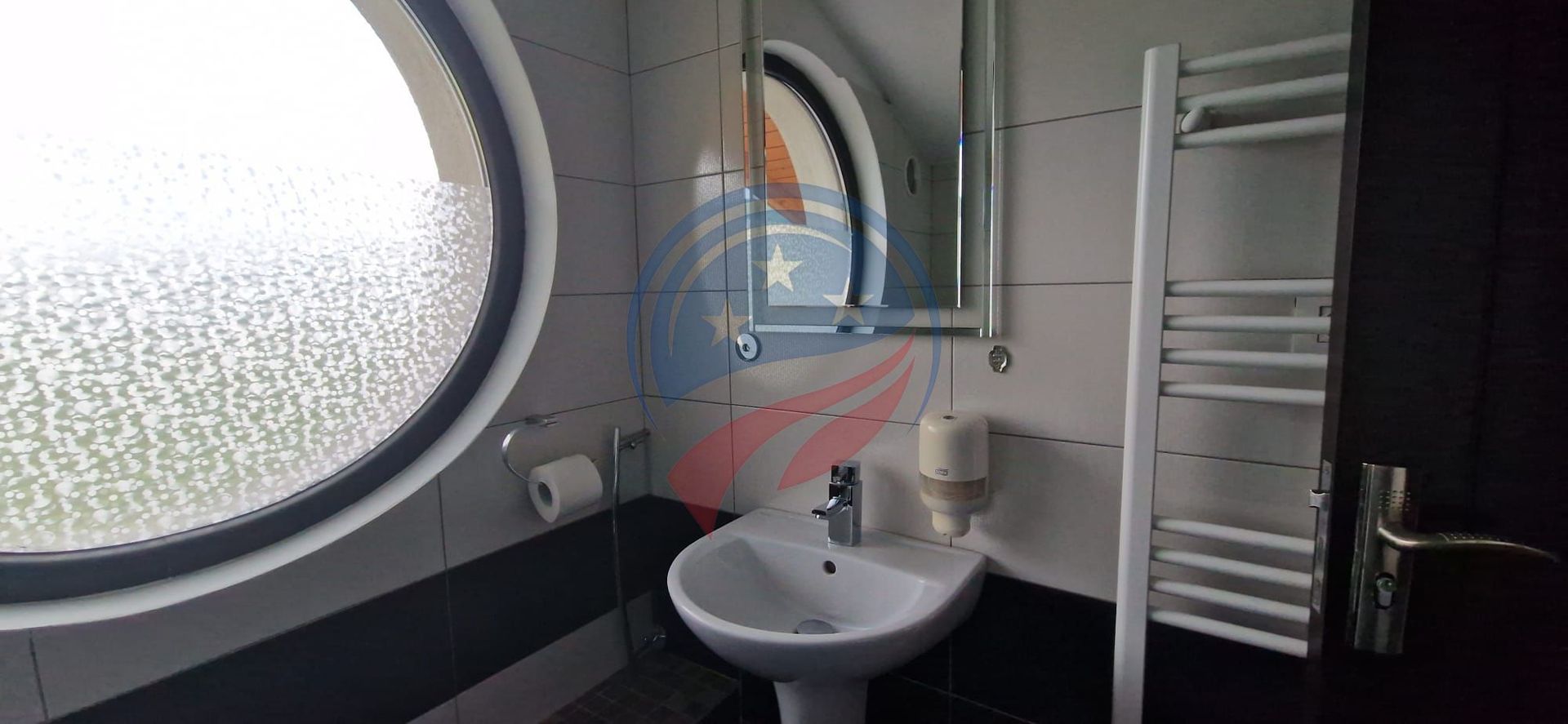 Pensiune  în Călimănești + 2 A-Frame - Teren 5.574 mp - Bonus Mercedes 350d - Poză 13