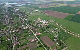 Teren Intravilan de 3,090 mp în Cuvin - Poză 3