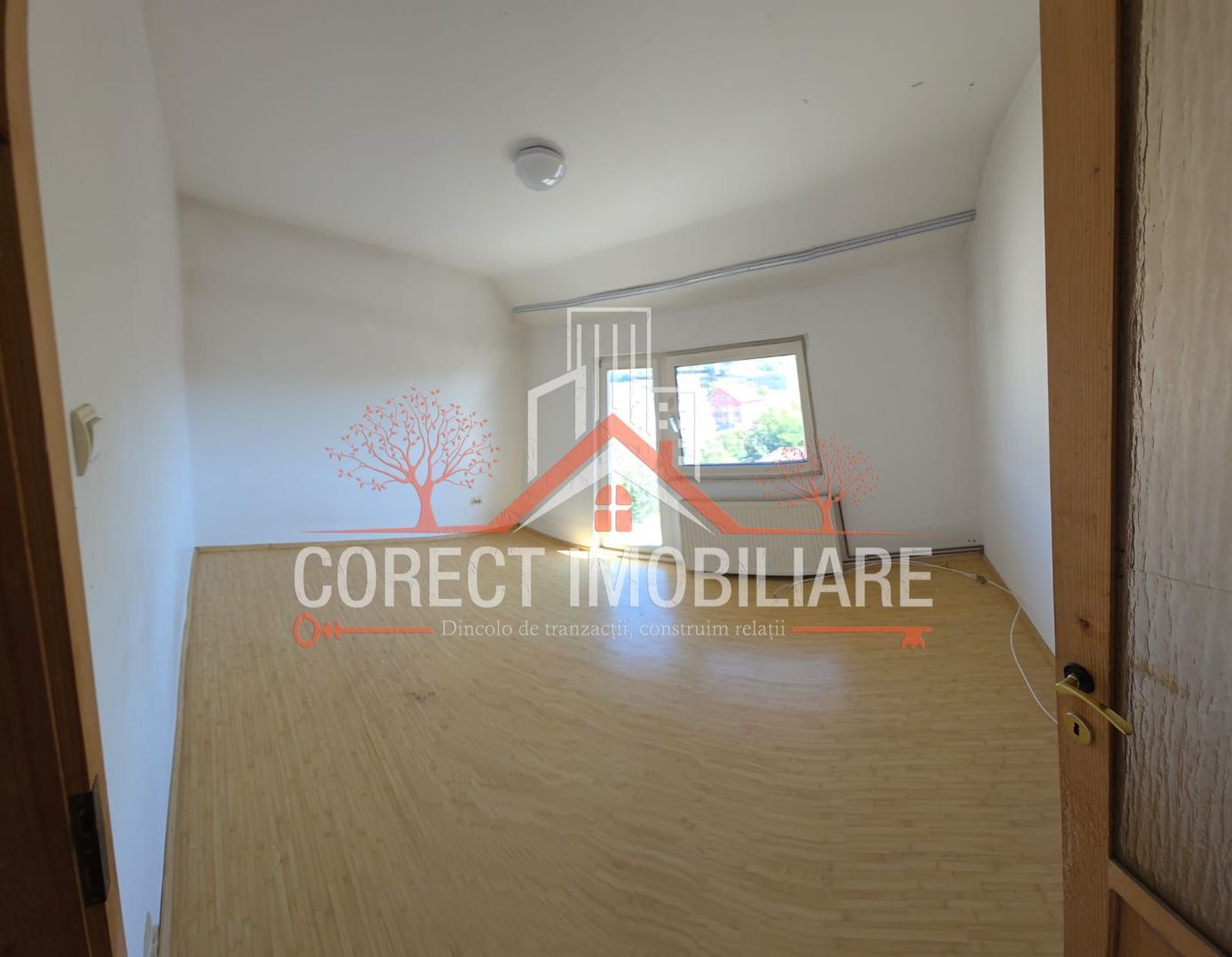 Apartament 4 camere – 70 mp utili + pod 30 mp – Etaj 5 – Preț 48.000 € - Poză 1