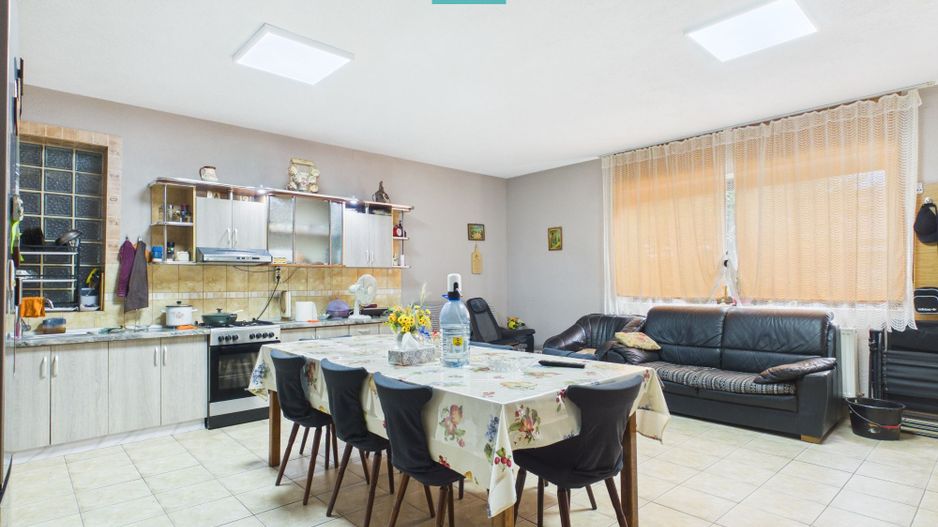 Casă cu 4 camere și teren de 1.910 mp în Macea - Poză 6
