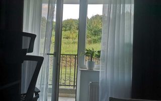Apartament cu 3 camere, balcon generos și 2 parcări subterane incluse. - Poză 2