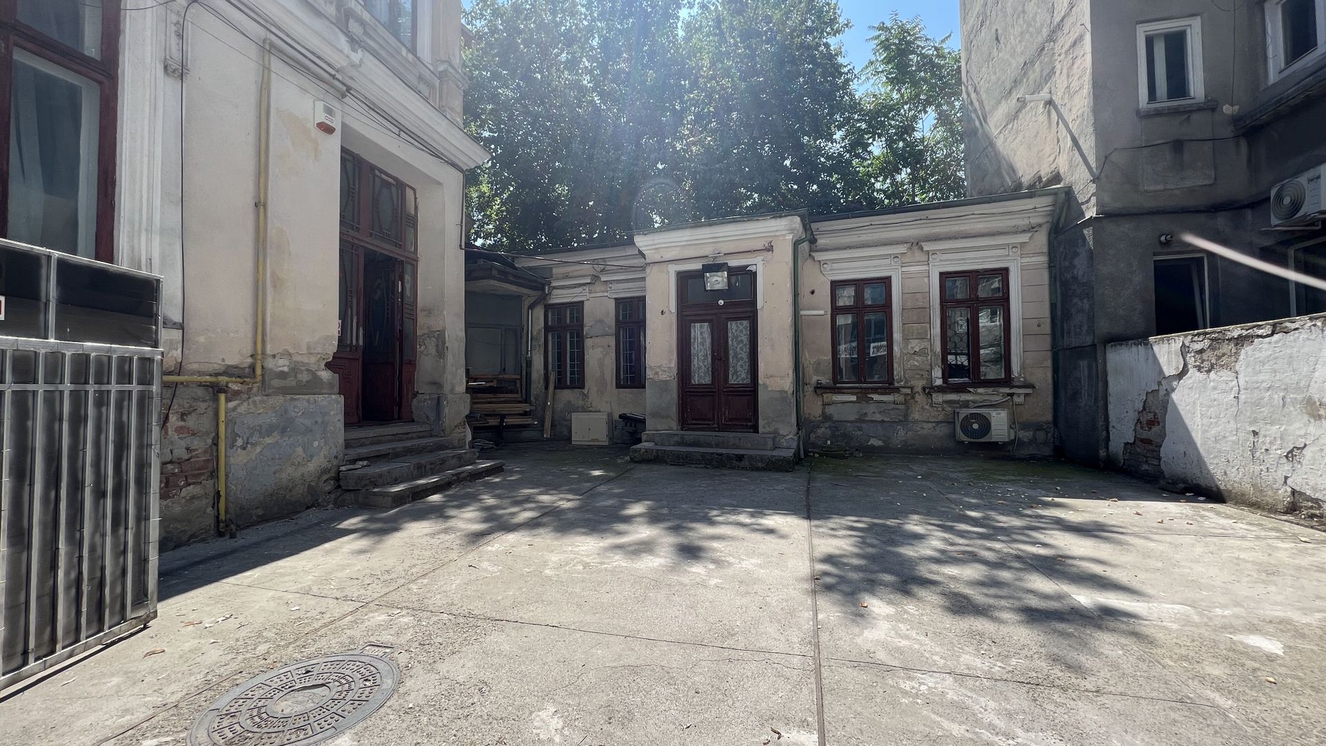 Casa interbelica 13 camere | 4 locuri de parcare | Batistei - Poză 2