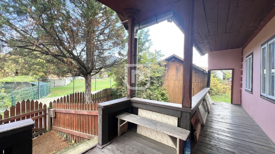 Casa traditional bucovineana la poalele muntilor Bucovinei - Poză 10