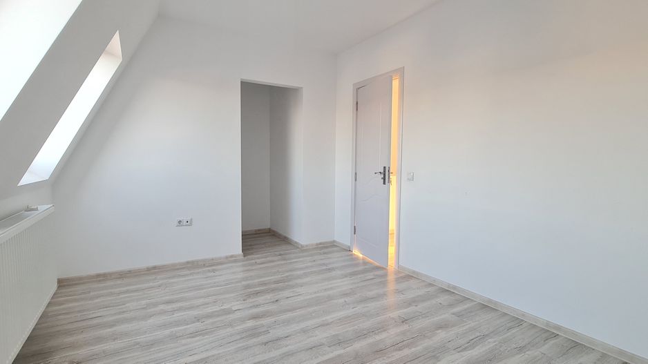De inchiriat casa 4 camere bucatarie mobilata utilata Izvor - Poză 3