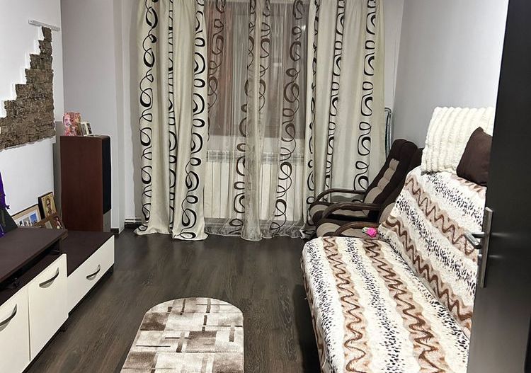 🏡 Apartament 2 camere decomandat, Micro 13, cu centrală proprie,parter - Poză 1