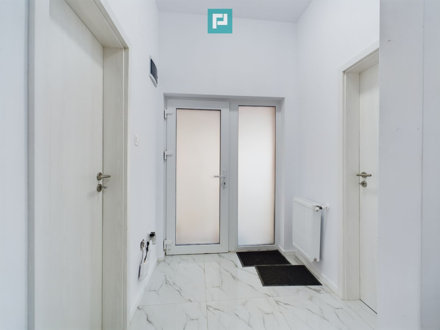 Apartament cu 8 locuri de parcare in Giroc - Poză 4
