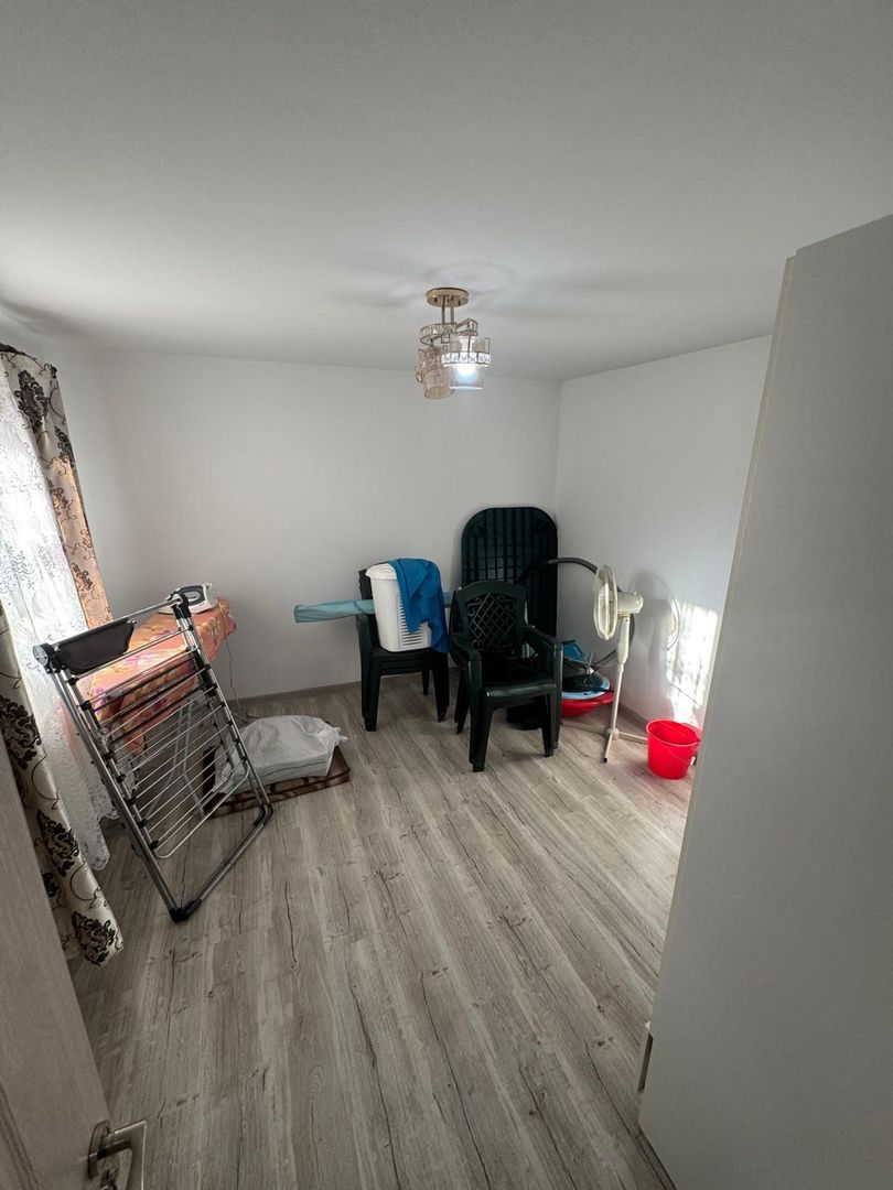 Casă de vânzare – Strada Crinului - Poză 15