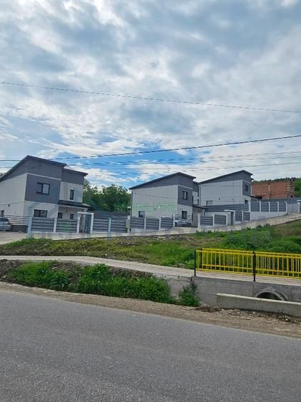 Casa D+P+E in Tomesti,Asfalt, Tâmplărie VEKKA - Poză 5