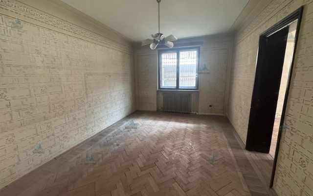 Apartament 3 camere de vânzare – zona centrală/parter - Poză 1