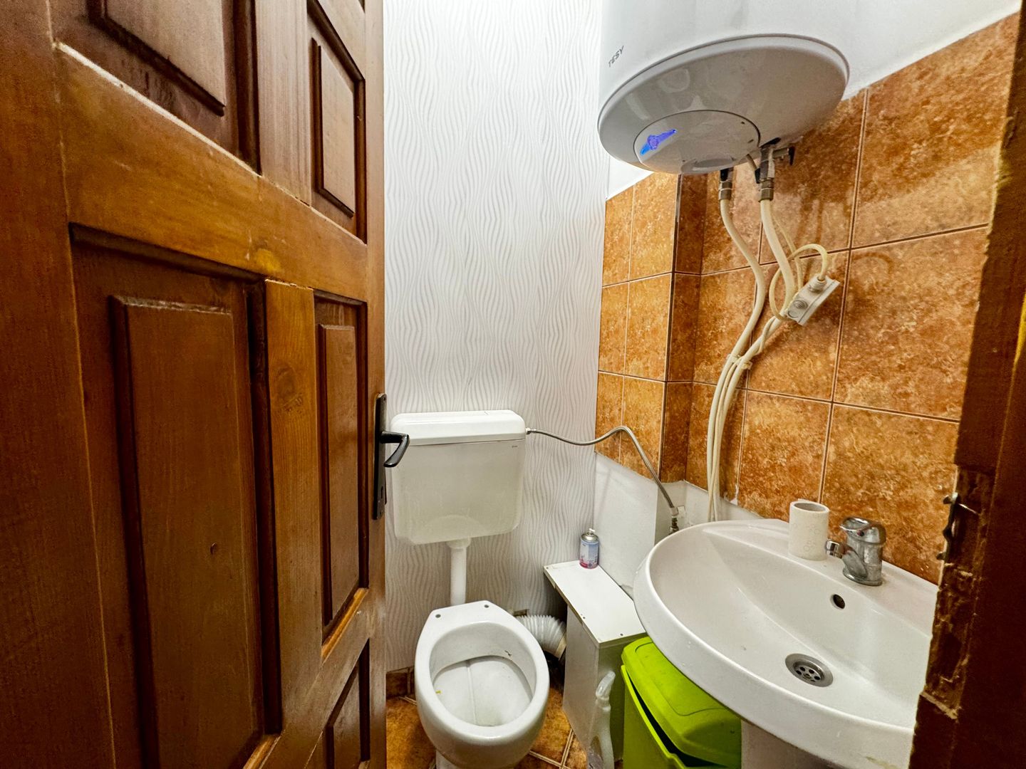 Casa spațioasă, cu spațiu comercial, locuri de parcare - Aradului Vest - Poză 12