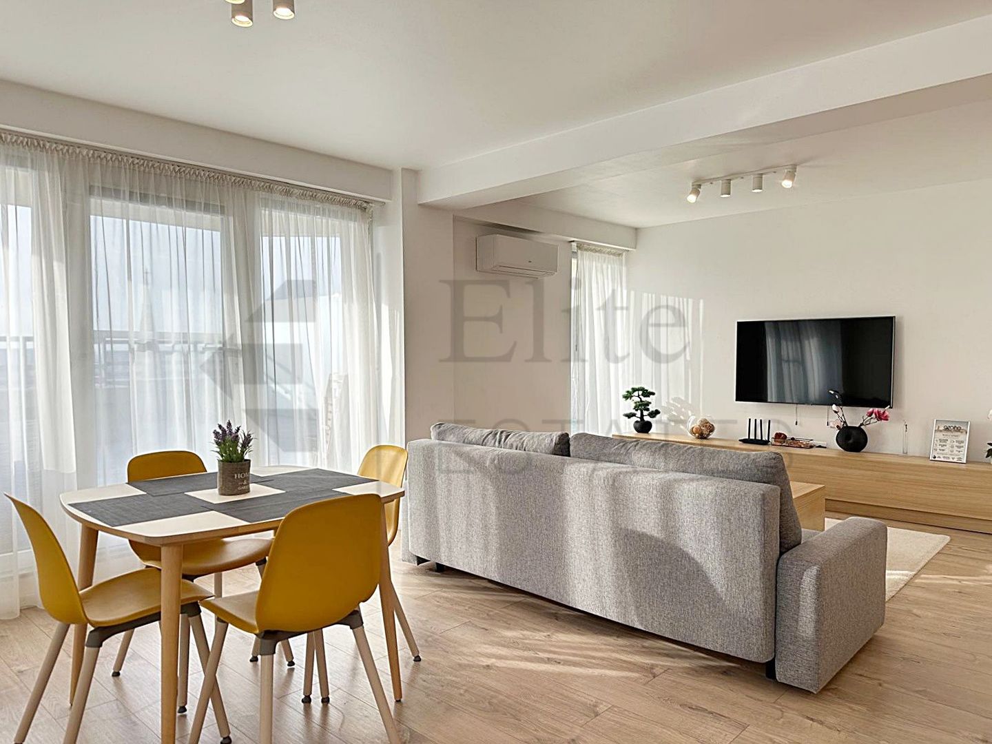 Penthouse de inchiriat ultracentral in Oradea - Poză 1