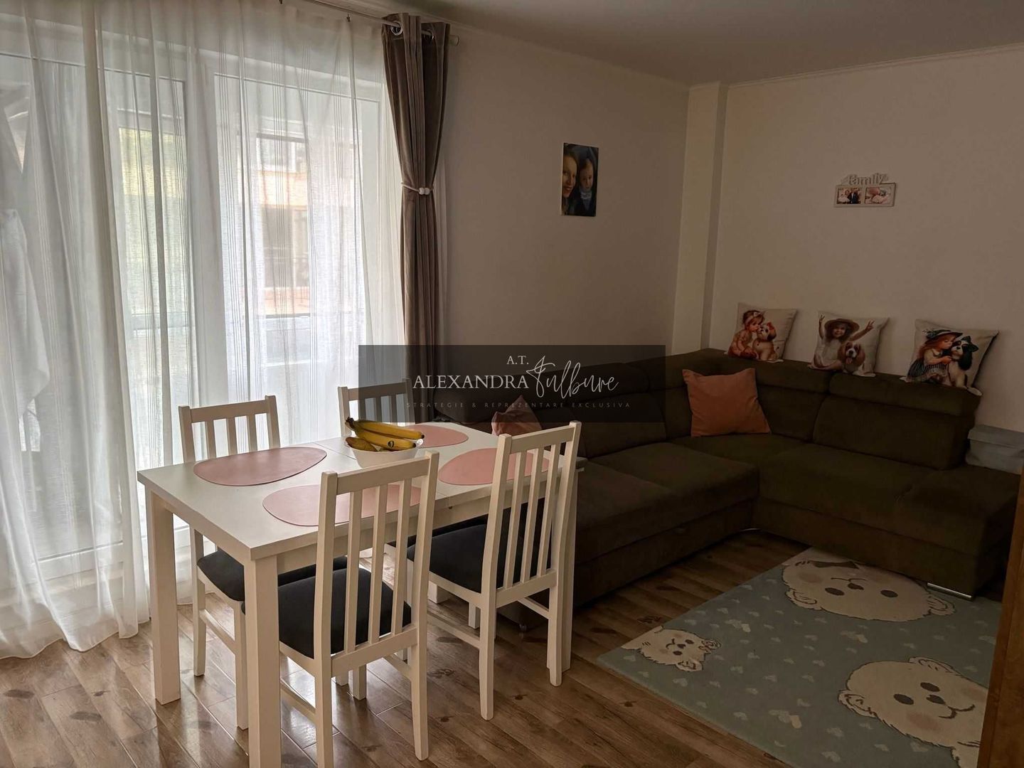 Apartament 3 camere, 2 balcoane, etaj intermediar - Poză 2