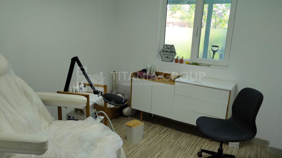 Spatiu comercial, 50 mp + 8 ml vitrina, Florilor, vad pietonal si auto - Poză 13