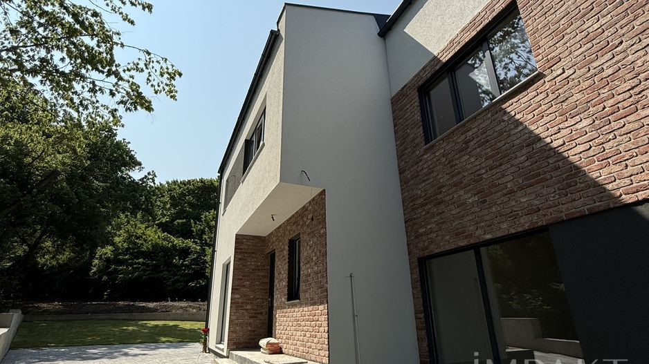 Case cuplate la liziera padurii , ideale pentru 2 familii ! - Poză 5