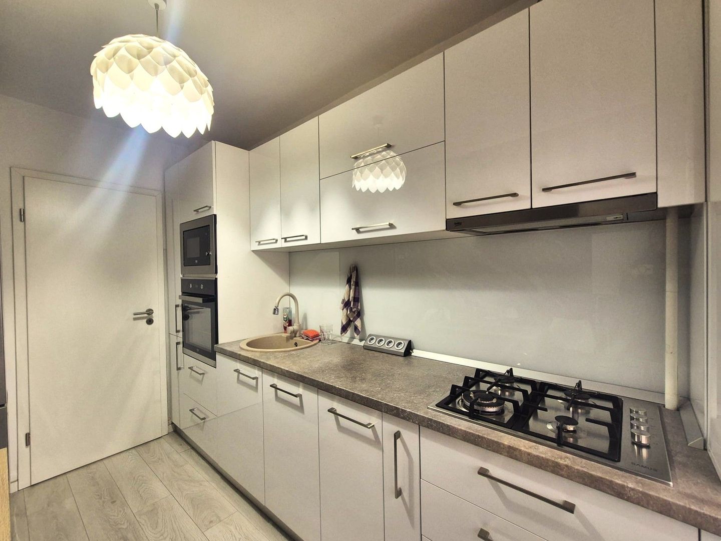 Zonă centrală – Apartament 2 camere, mobilat și utilat complet, modern - Poză 2