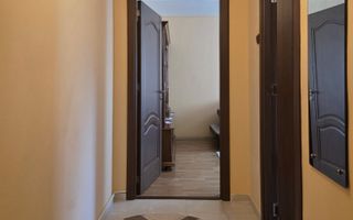 Apartament cu trei camere, zona Noua, 54 mp - Poză 2