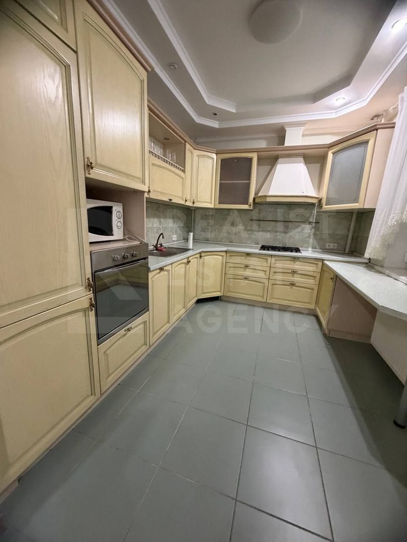 Chirie, apartament, 3 camere, Strada Nicolae Costin, Buiucani - Poză 1