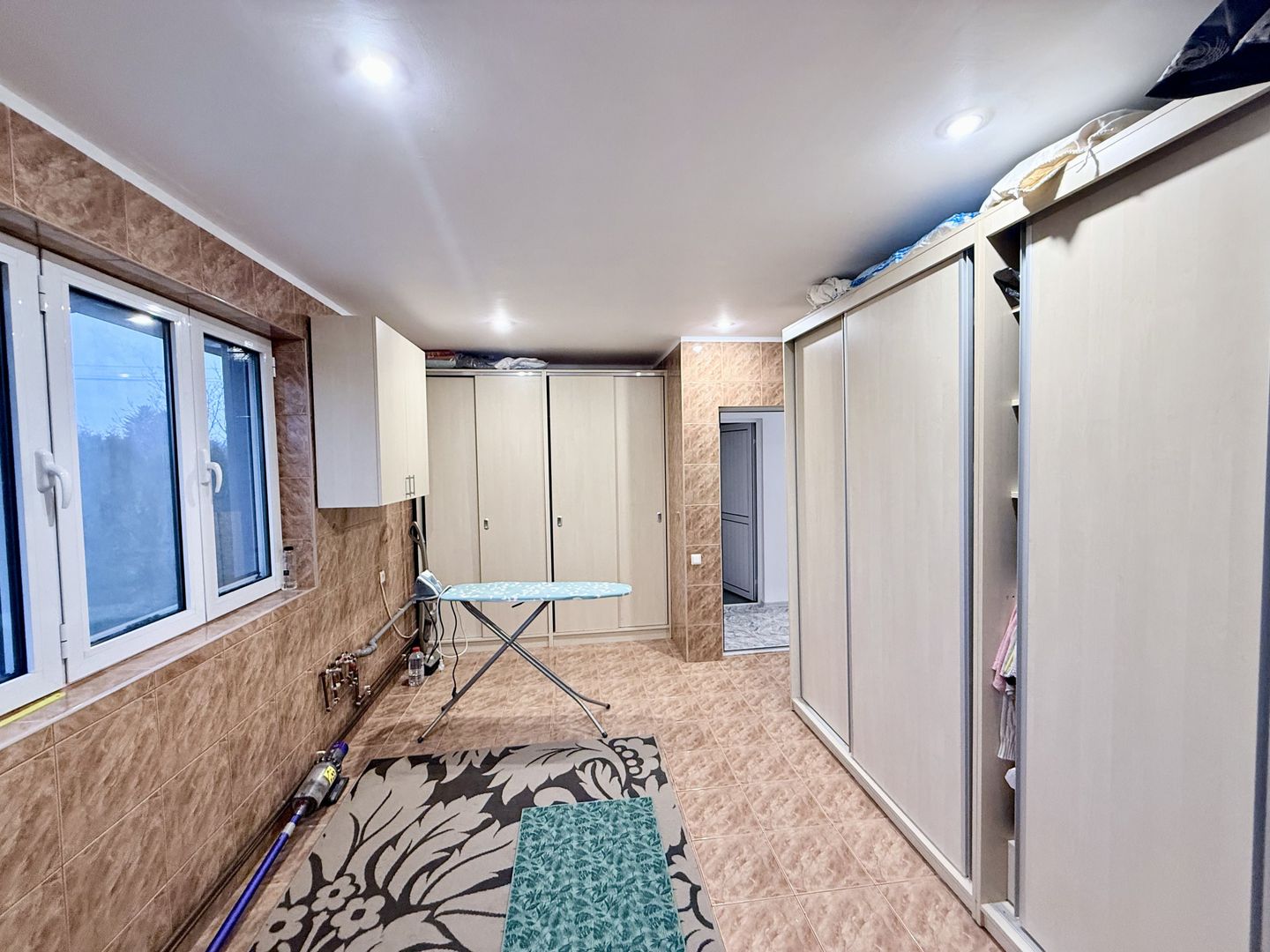 Vila în stil American - Total independentă energetic, garaj + terasă! - Poză 35