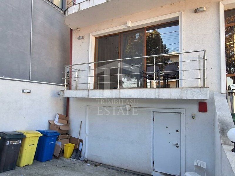 Casă / Vilă cu 8 camere de vânzare - Poză 3