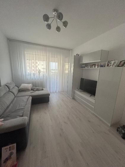 vand  apartament  2 camere utilat si mobilat - Poză 1