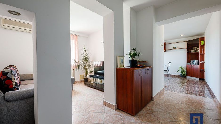 Apartament cu priveliste, 4 cam, decomandat – Zona Lipovei - Poză 4