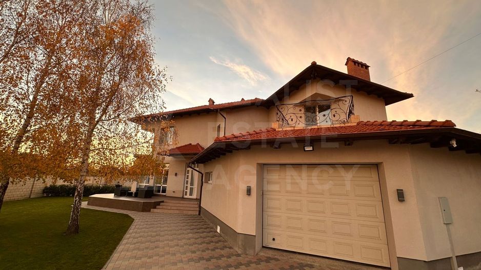 Chirie, casă, 5 camere, str. Sihastrului, Telecentru - Poză 1