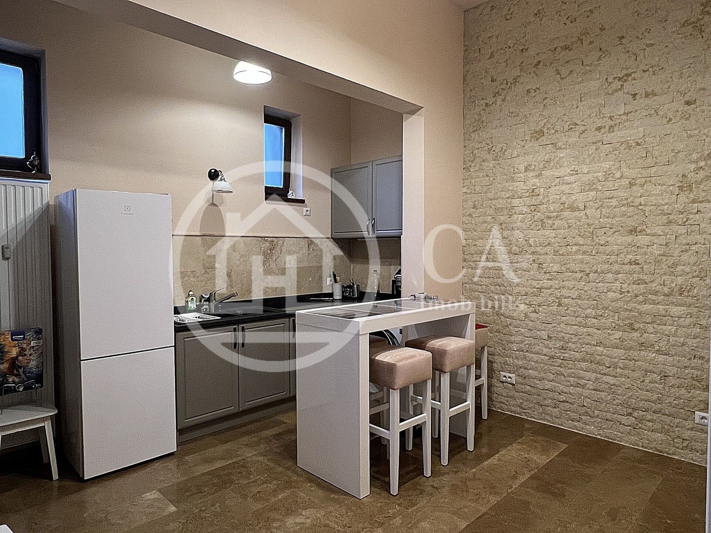 Apartament cu 2 camere de vanzare Ultracentral Oradea - Poză 1