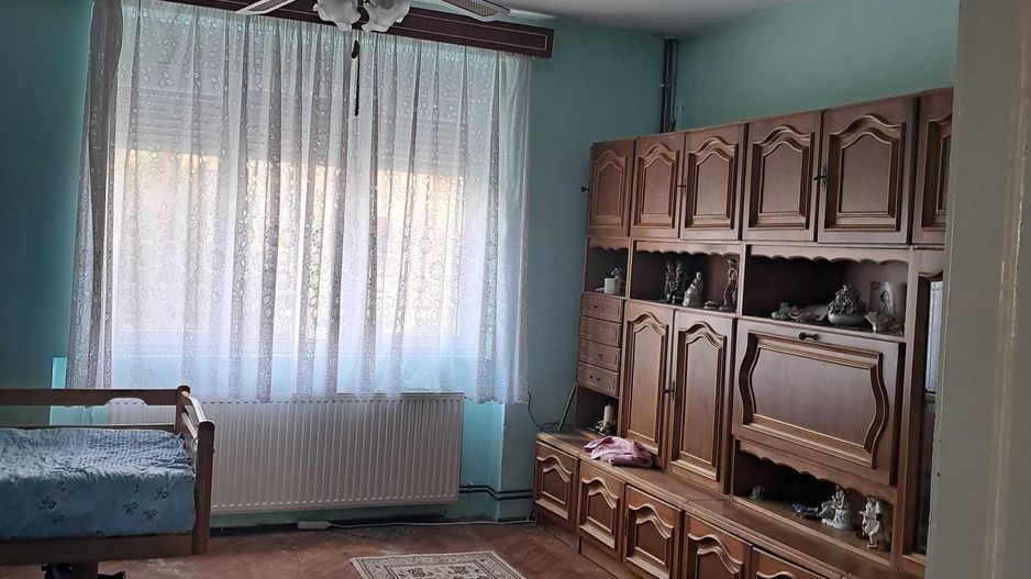 Casă de vânzare ,semicentral - Poză 2