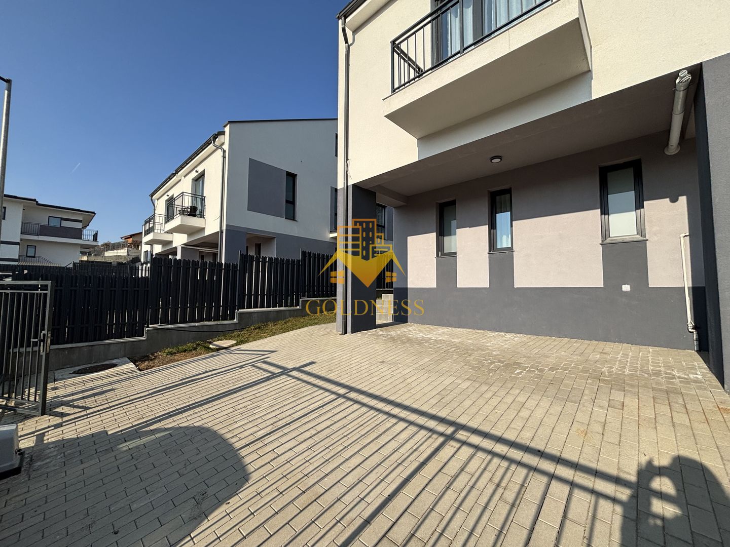 Duplex lux, de închiriat, 5 camere, parcare, curte, terasă,220mp teren - Poză 13