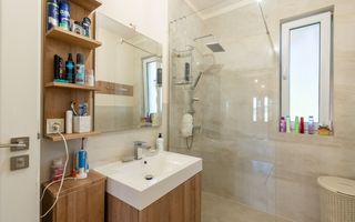 Proprietate spectaculoasă în Câmpenești de vanzare - Poză 13