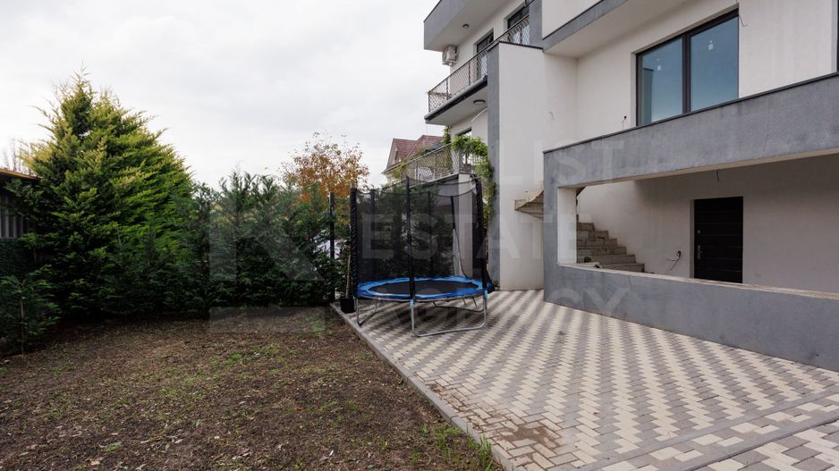 CASĂ DE VÂNZARE ÎN DUMBRAVA SUPRAFAȚA DE 300 MP + TEREN 3.5 ARI - Poză 5