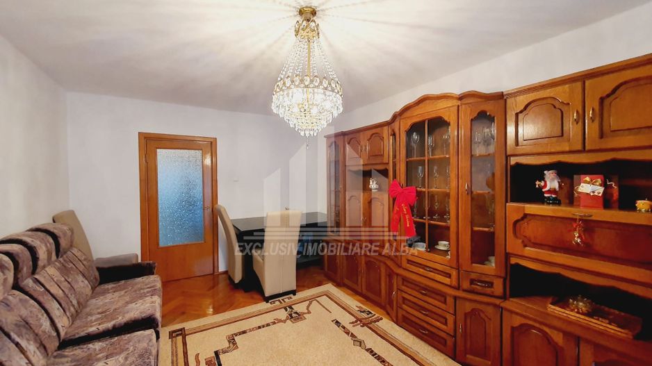 Apartament 5 camere decomandate | 100 mp | Mobilat si utilat | Cetate - Poză 1