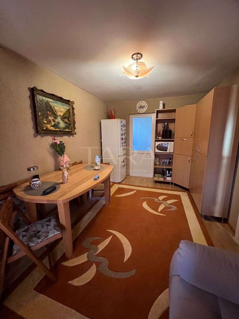 Apartament 3 camere in zona Primariei - Poză 1