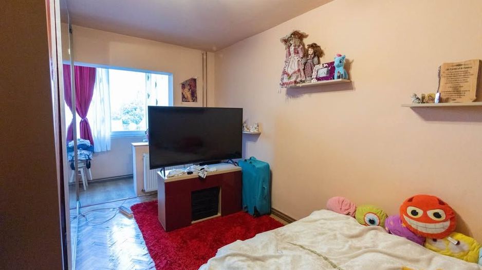 Etaj  2- 3 cam decomandat Bucovinei-Torontalului centrala proprie - Poză 5