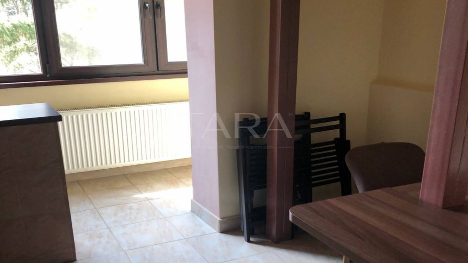 Apartament cu 3 camere, balcon închis 8mp, zona Diana, Gheorgheni. - Poză 3