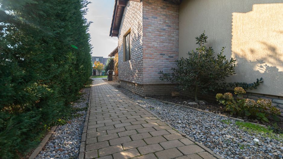 Vila premium cu teren generos! Confort și eficienta in Sanleani - Poză 10