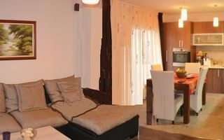 Apartament cu 3 camere de vânzare în zona Campului - Poză 1