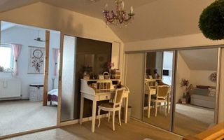 Vând apartament deosebit, situat într-o zonă semicentrală, liniștită și foarte plăcută, ideal pentru cei care își doresc confort și intimitate. - Poză 6