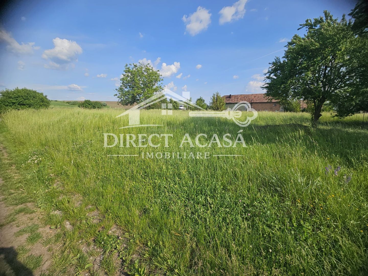 Teren intravilan 3000 mp Ernei – panorama superba, utilitati in zona - Poză 1