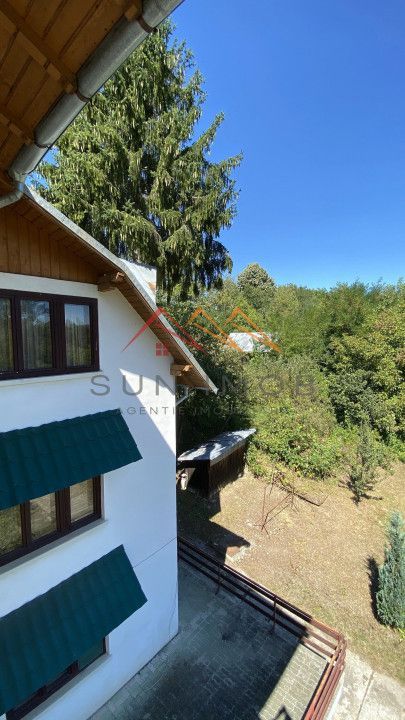 Vila de vanzare, teren 3100 mp, 7 camere, 6 grupuri sanitare, 3 CT, an 1997 - Poză 43