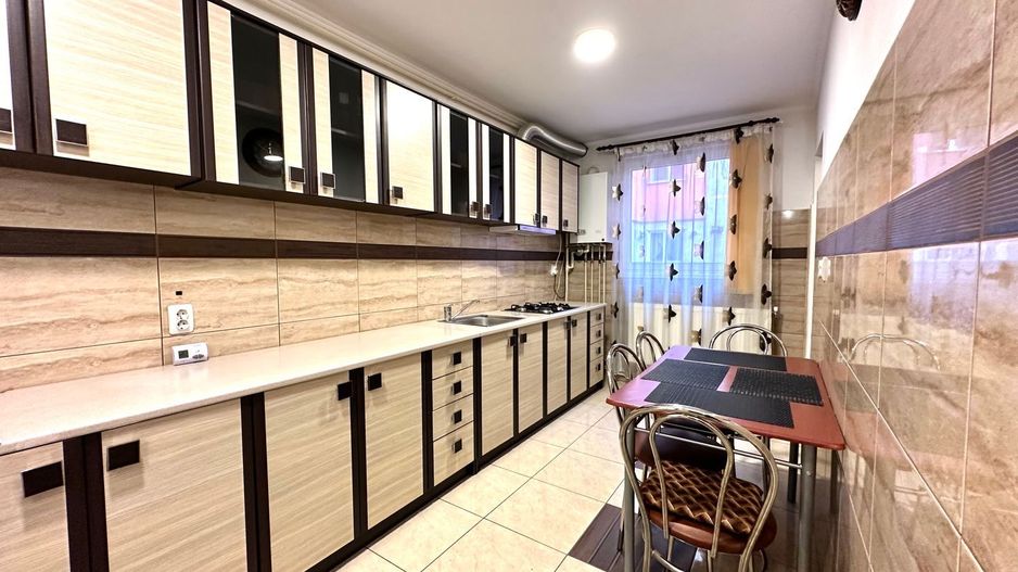 Apartament 3 camere zona Tractoru cu loc de parcare si boxa - Poză 8